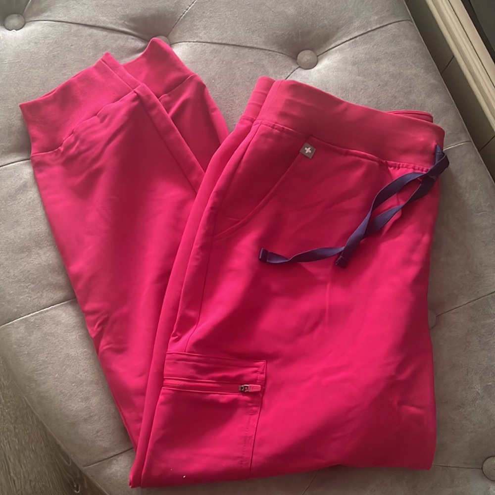 FIGS Zamora joggers scrub pants